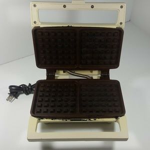 Vintage 1982 Oster "Gold'n Crispy" Waffle Maker Mo